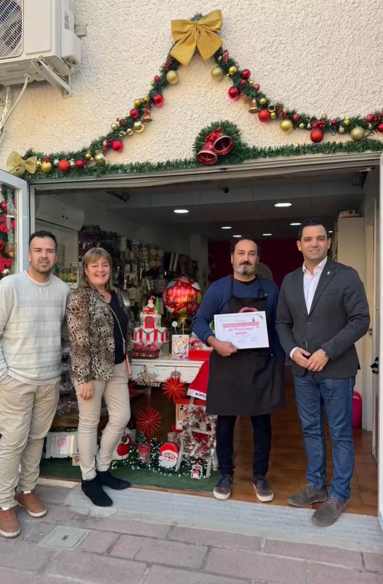 SagredoMarco's tweet photo. Sweet Cookies gana el primer premio de escaparate navideño de Paterna 🎅🏻🎄
Enhorabuena y gracias por ayudar a generar un ambiente navideño en nuestra ciudad ☺️
#CompraEnPaterna
#PaternaLovers ❤️🔥 https://t.co/I5QriVHjnL