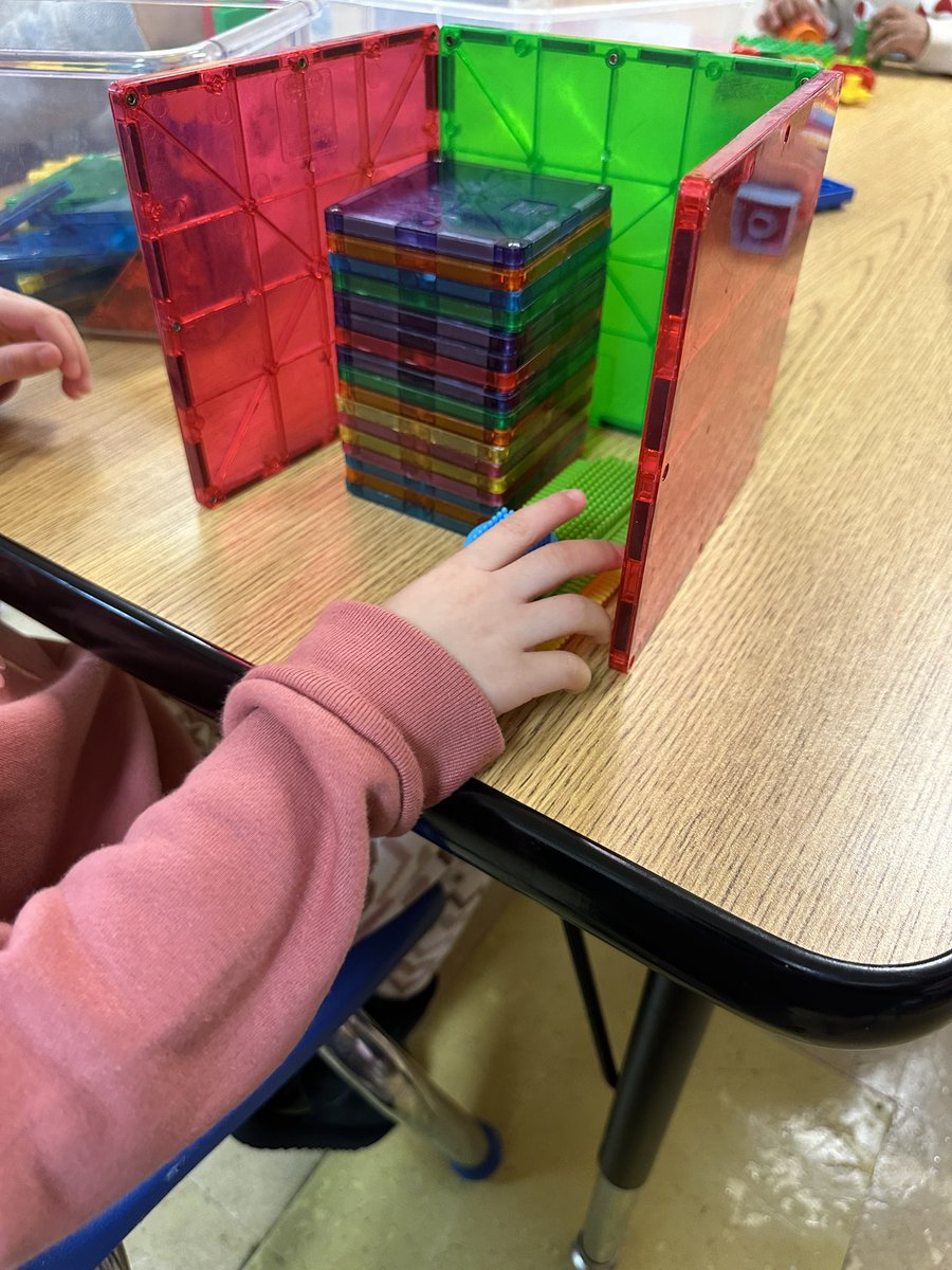 TheQueen_Val's tweet image. Last Friday of work 😁 Building a fire house with a few of my students while the others build a lighthouse with my Assistant Teacher #LightUnit #PreK #FunDay #EducationForAll #TeachingLife 📚 🧸 ✏️ 🖍️