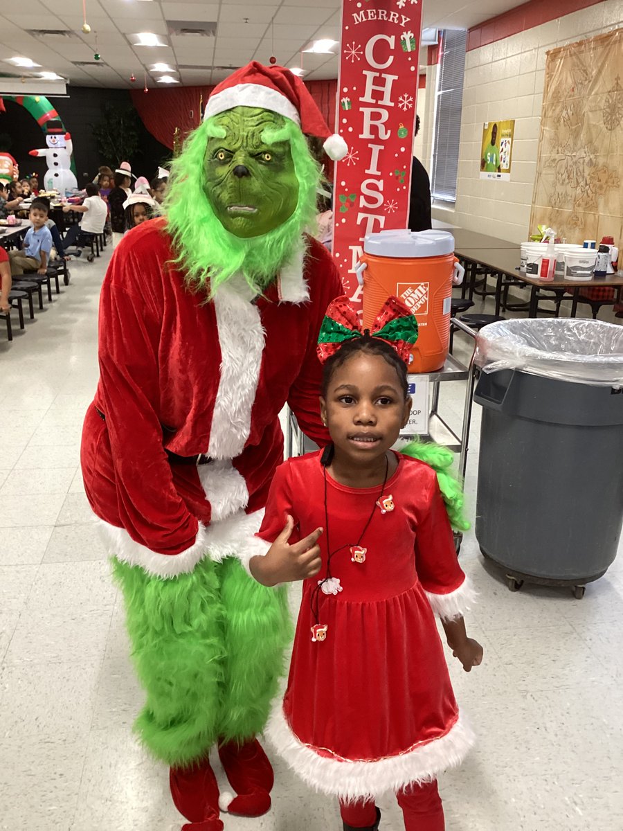 NPKEagles's tweet photo. 🚨Special guest alert! 🚨 The Grinch made a surprise visit to Norton Park during lunch a couple of days ago! 🎄🍽️ He brought lots of laughs, fun, and maybe just a little holiday mischief. Thanks for bringing some Whoville cheer, Grinch! 💚 #NortonParkMagic #Grinchmas https://t.co/90sseVD5kS