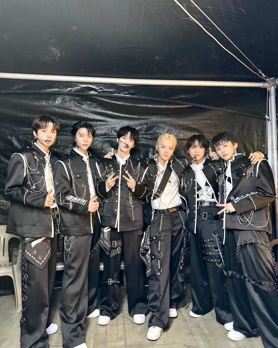 𝑾𝑨𝑳𝑲! 𝑼𝑹𝑰𝑪𝑯𝑰𝑳𝑳

#NCT127 #가요대축제
#가요대축제_GLOBALFESTIVAL