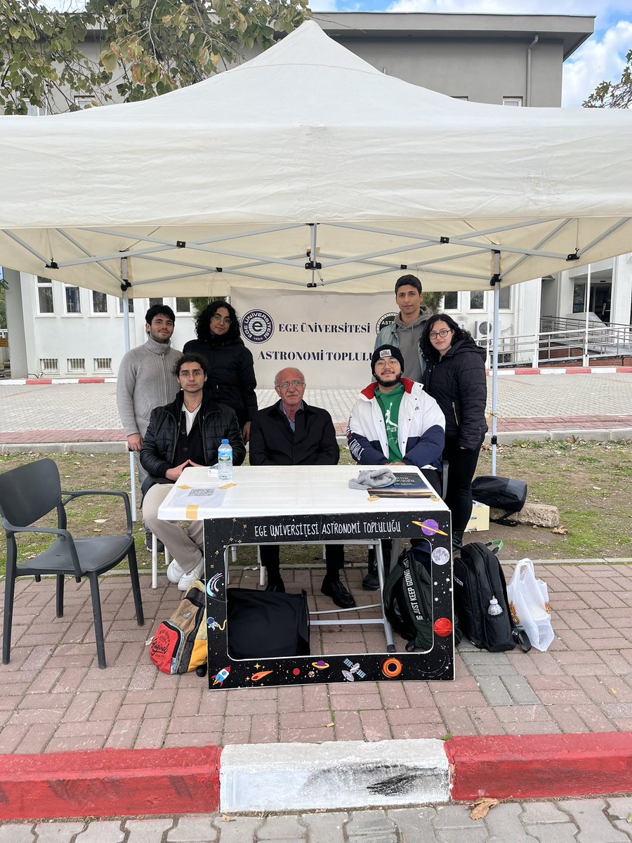 Astronomi Topluluğu olarak stant açılışımızı tamamlamış bulunmaktayız. Danışman hocamız Ömer Lütfi Değirmenci’ye bizi ziyaret ettiği için çok teşekkür ederiz.