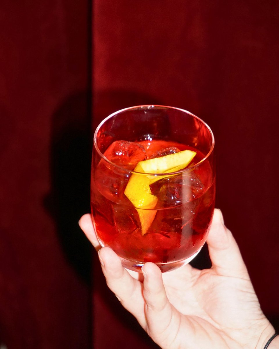 We've been shaking up new cocktails for the season 

🍸️Sloe Negroni 
🍸️Old Fashioned
🍸️Dark and cosy

We can also make your favourite classics 💋
