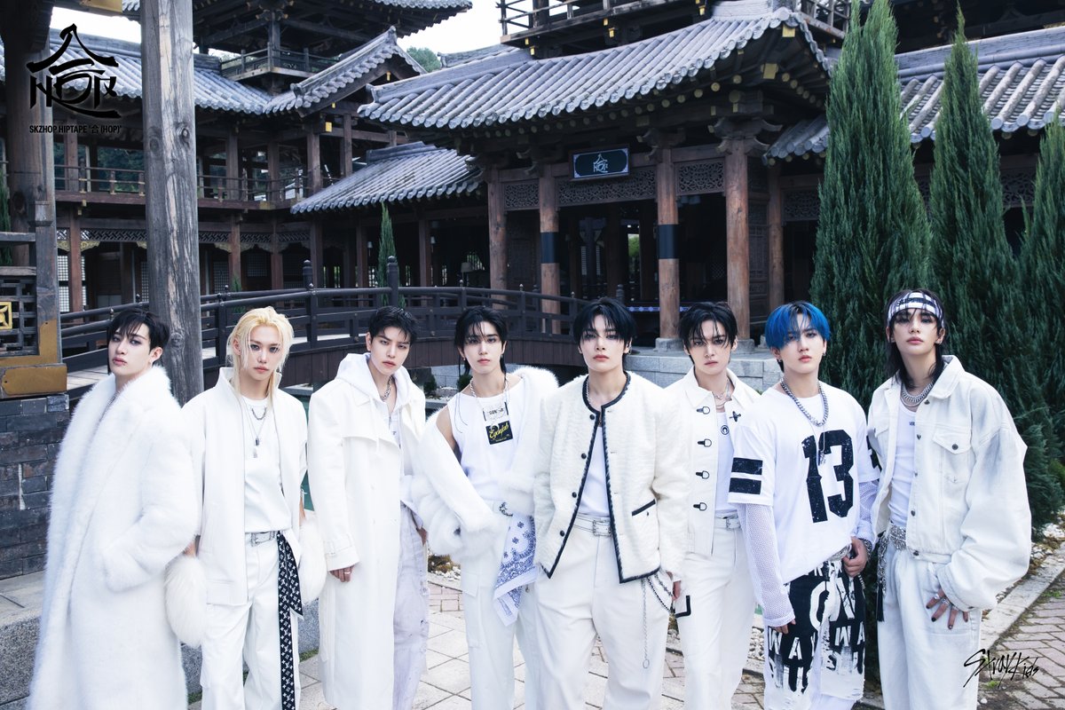 billboardskz's tweet photo. "HOP" Mixtape Album by @Stray_Kids debuts on Spotify with 52,411,745 first-week streams, 2nd biggest album debut for any K-Pop groups this year, only after their own EP "ATE."

#StrayKids #HOP #WalkinOnWater https://t.co/MjLt7NFMVl