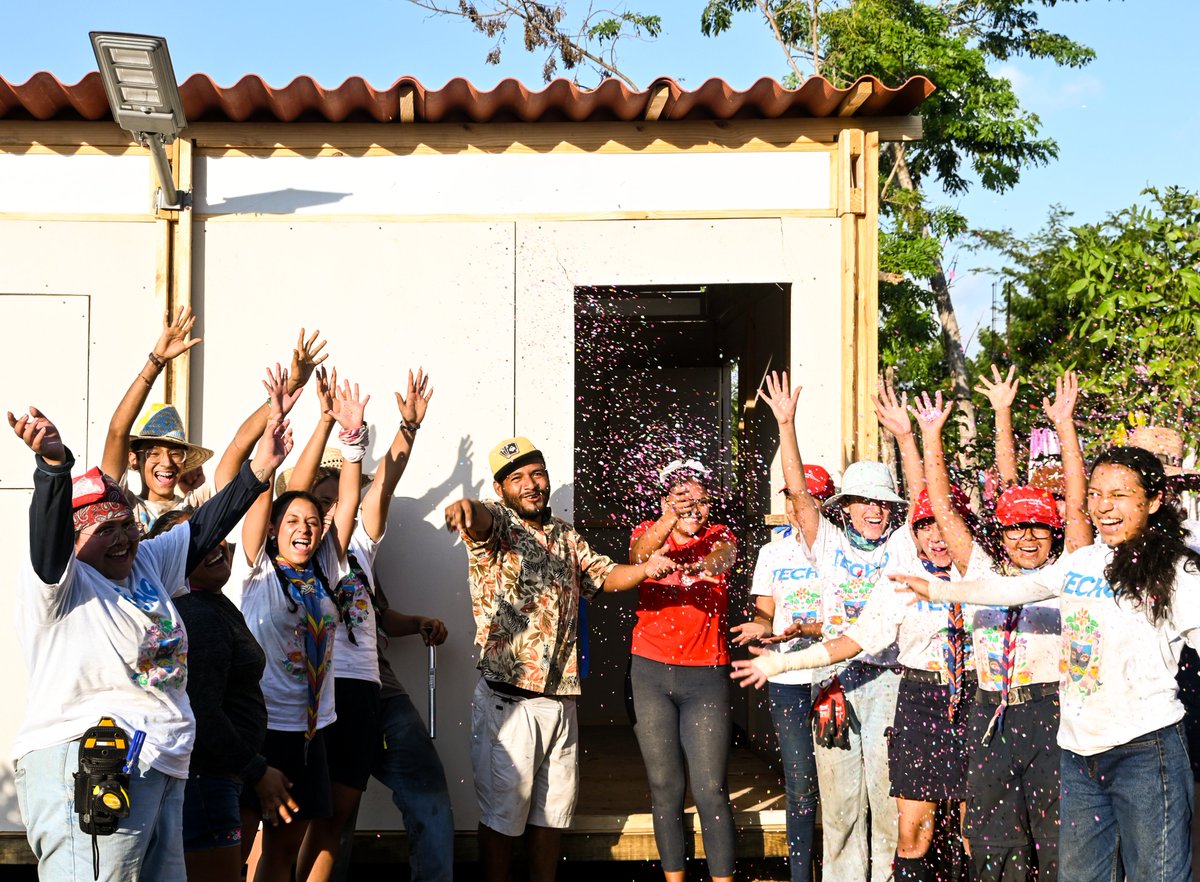 TECHOmx's tweet photo. 🏡 7,000 viviendas que hemos construimos juntxs en 🇲🇽. 💪🏼
Cada una lleva nuestras manos, sueños, esfuerzo y amor. 💙
¿Cuántas historias más nos faltan por construir? ¡Comenzó y no para! 🗣️🔥
.
.
.
#TECHOMX #Vivienda7000 #voluntariado #vivienda #pobreza #voluntarios #mexico https://t.co/s51F9RNYtL