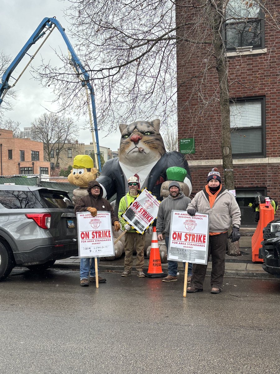 MidAmCarpenters's tweet image. #Local13 is at 519 W Fullerton Pkwy picketing against Duran Concrete for Area Standards on a $17M project. Thanks to the workers from Raffin Construction who came to support us. Solidarity! #UnionStrong #MidAmericaCarpenters
