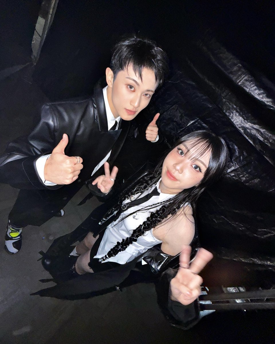 NCTsmtown's tweet image. #MARK X #LEEYOUNGJI 🕶️

#마크 #이영지
#프락치 #Fraktsiya
#MARK_프락치 #MARK_Fraktsiya
#NCT #NCT127 #NCTDREAM
#가요대축제 #가요대축제_GLOBALFESTIVAL