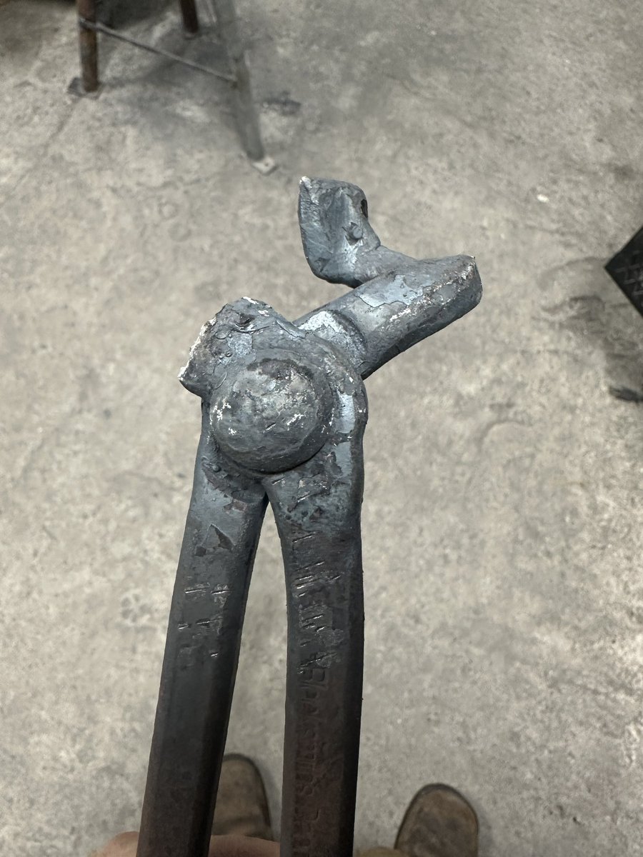 FireIronForge's tweet photo. These RR spike tongs always seem to break in the same spot. Anyone else have this issue? https://t.co/UaMQAGcWzI