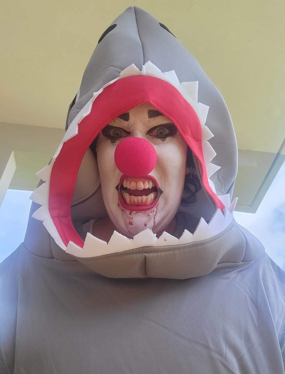 Jinachan20's tweet photo. I've done multiple #linkneal cosplays but one of my favorites will always be the #clownshark.
I had so much fun with this one!
🤣 🤡 🦈 https://t.co/cn3u6aCx1f
