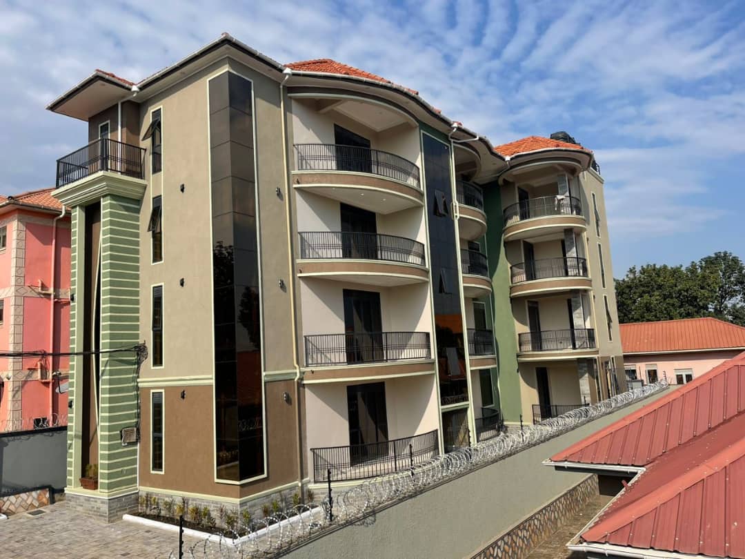 Ddiiro078's tweet photo. 💪🏽Apartments on quick sale👍🏿

Location: kyanja as you know 

12 units - 1 bedroom sitting room details ✍🏾
TOTAL income 13.2m
 Each unit at 1.1m
Land side12 units - 1 bedroom sitting room 
Rent is 1.1m total 13.2m 
              💪🏽
Price for sale - 1.55bn https://t.co/DCKsKqWT2t