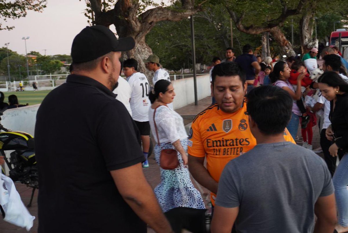 normaneddieac's tweet photo. Para nosotros es un gusto contribuir en el #deporte, agradecemos la confianza de nuestros amigos del equipo Sibaja, quienes han demostrado un gran desempeño en sus partidos. ⚽️🥅
¡Por más juventudes sanas! ♥️🫶
#NinoMorales
#ChepeFuco
#NormanEddie https://t.co/shNWgPhBZX