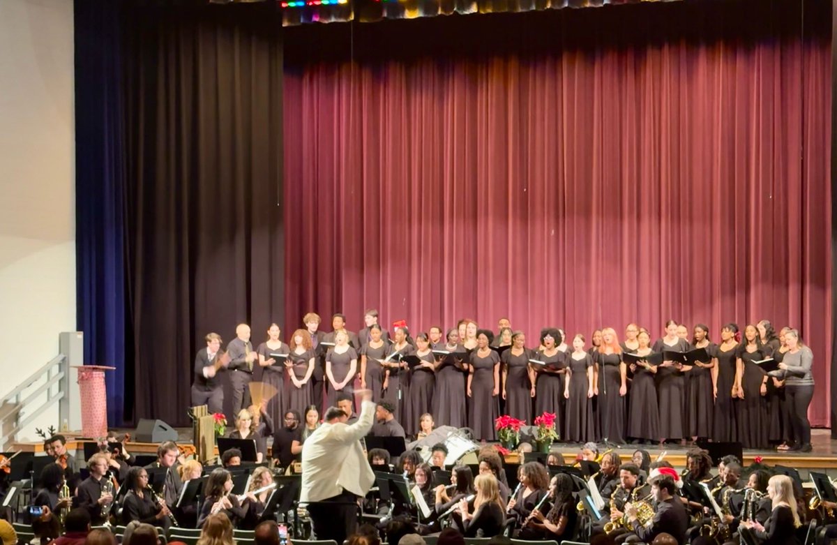 Woodside_Band's tweet image. Winter Concert season has officially ended after last night’s Annual Holiday Arts Happening. This year was extra special since we got to have our Jazz Band play live while Woodside Dance performed. A huge shoutout to Mrs. Insley for joining in with us on Sleigh Ride!
#NNPSProud