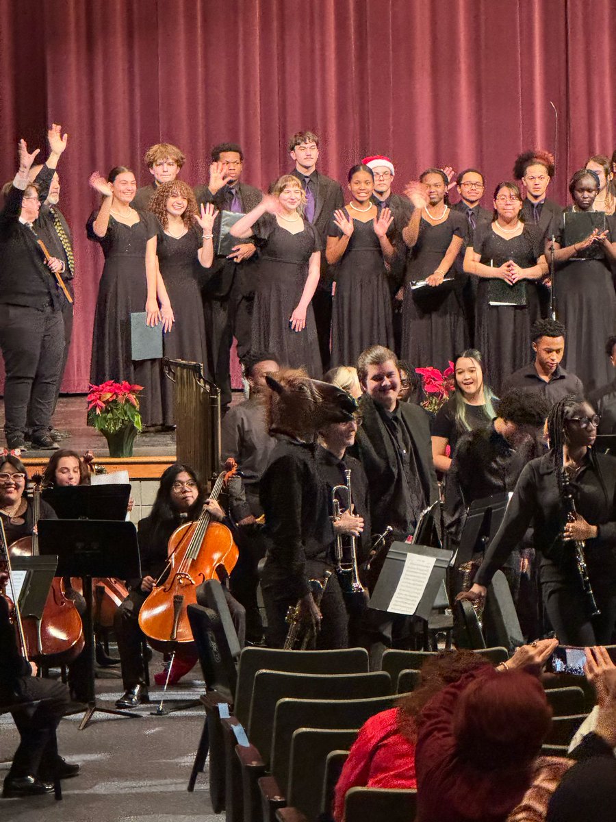 Woodside_Band's tweet image. Winter Concert season has officially ended after last night’s Annual Holiday Arts Happening. This year was extra special since we got to have our Jazz Band play live while Woodside Dance performed. A huge shoutout to Mrs. Insley for joining in with us on Sleigh Ride!
#NNPSProud