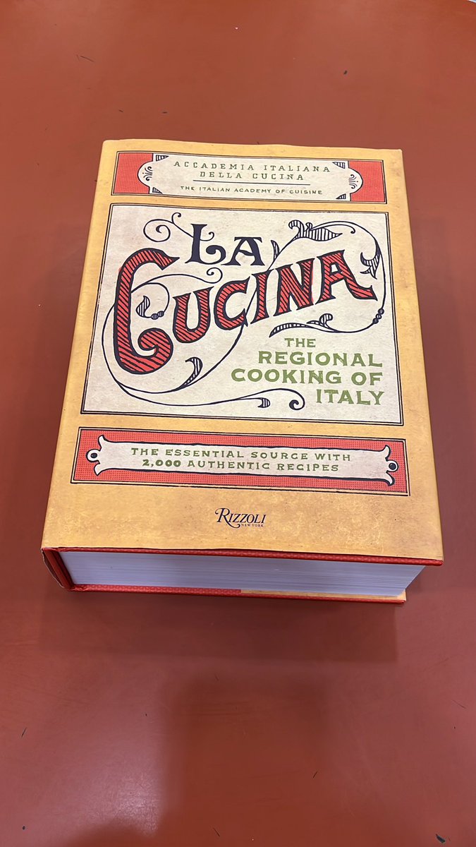 aderium's tweet photo. @RizzoliLibri  Come si fa a pubblicare un libro di cucina regionale e non aggiungere per la regione Puglia  la #focaccia barese ?? Something’s missing …. https://t.co/3VpU2DnjNJ