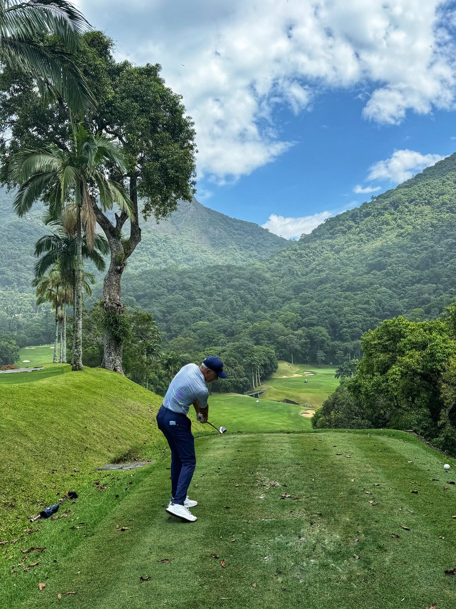 Jammo444's tweet photo. Seems more than two weeks ago we were playing the amazing #gaveacc in 40° What a course! 😍 #RiodeJaneiro #brazilgolf https://t.co/RlcyRxmxX0