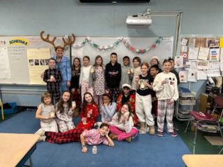 MrsScottDale's tweet photo. Thank you SO much to our room parents for such a fun party. Happy holidays everyone! #beproudbedale #medfieldps https://t.co/mAB1jmW1Gk