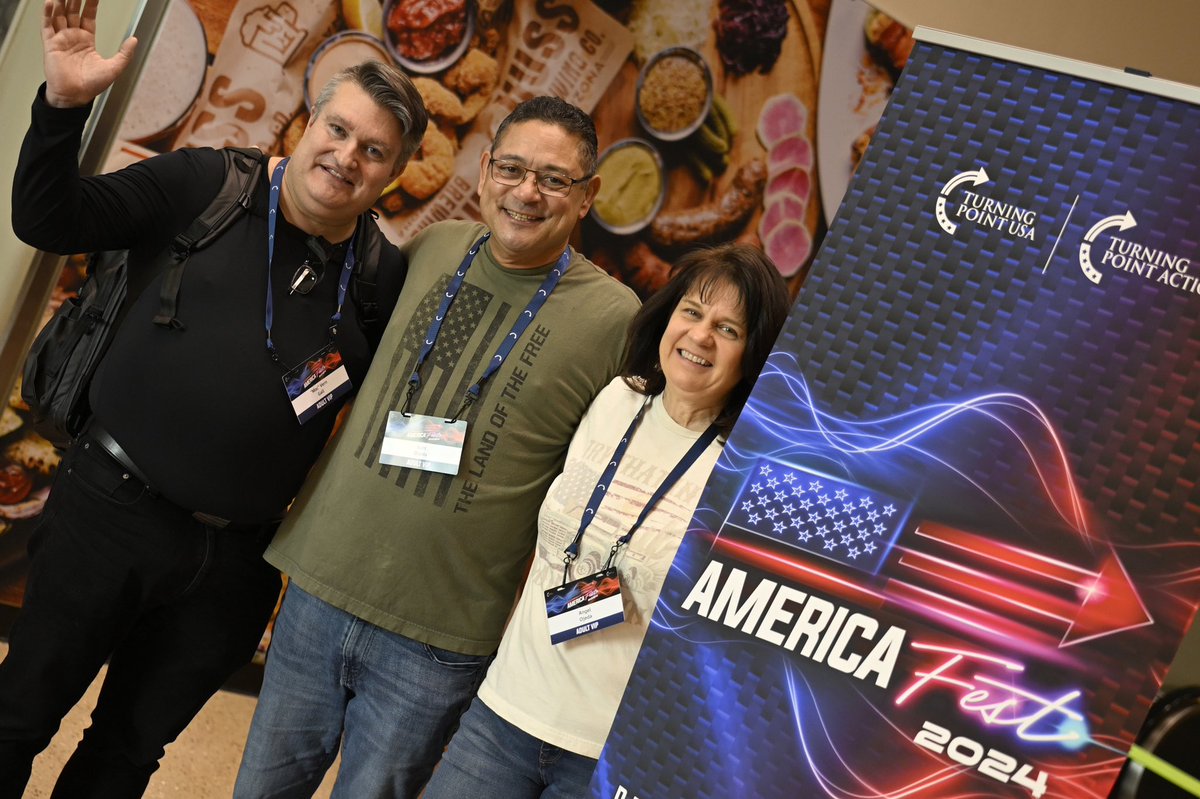 VernGall's tweet image. #AMFEST24 Lewis and Angel from South East Washington :)

Thank you for sharing :)
Also thank you to Elle at #blockchainacademy.info for taking our pics