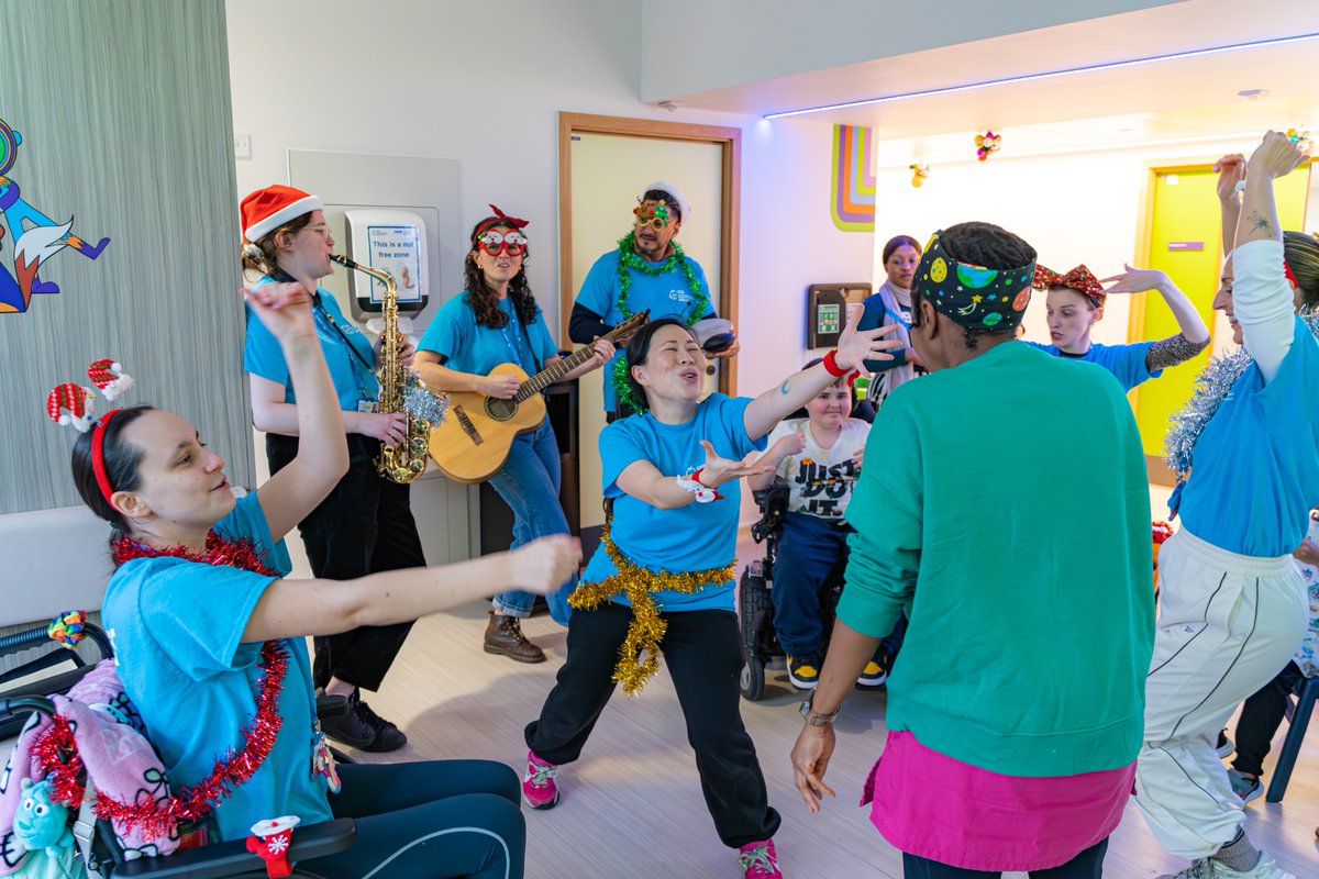 We’ve been enjoying some festive fun in our Clinical Research Facility this week! 🎄✨

Patients taking part in clinical research trials at GOSH and their families joined us for a day of arts and crafts, music, games and some special guests!

Read more: gosh.nhs.uk/news/nihr-gosh…