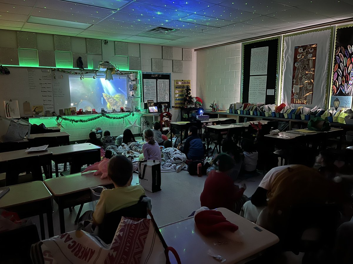 A comfy cozy last day for us watching The Grinch! 🎄💚 <a href="/stpetersmilton/">St. Peter C.E.S.</a>
