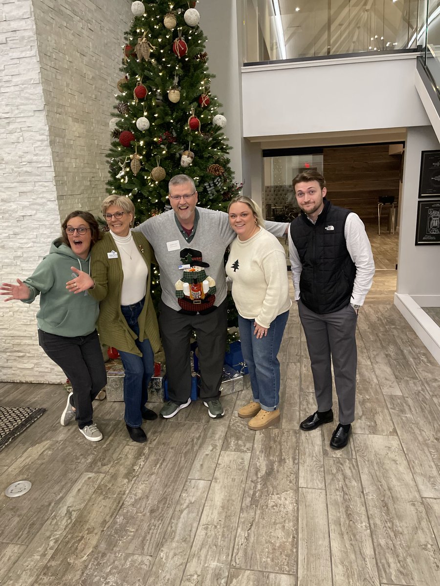 CreightonCox13's tweet photo. Merry Christmas &amp; Happy Holidays! May the (Prarie) Fire warm your family &amp; friends this Holiday Season! https://t.co/OC2Bz8C0ah