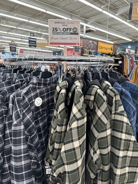 Need a last-minute gift? Enjoy 25% off on hoodies, flannel shirts, and outerwear from top brands like Ariat, Carhartt, and Dickies at Westlake Ace Hardware on Worley Street. Hurry in today! 🎁🧥 #giftideas