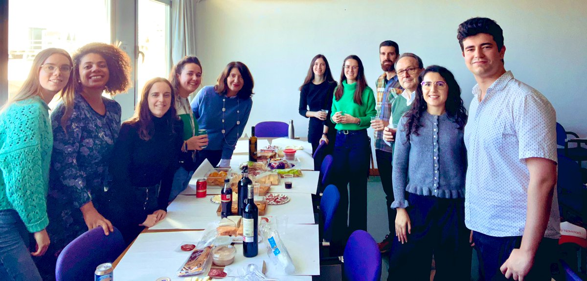 Una pequeña celebración conjunta de <a href="/farmavasm/">FARMAVASM</a> y <a href="/CuestaLab/">ThEVrapies Lab</a> como anticipo de la #Navidad. ¡Felices Fiestas desde <a href="/UAM_Medicina/">Medicina UAM</a>! 🎄✨