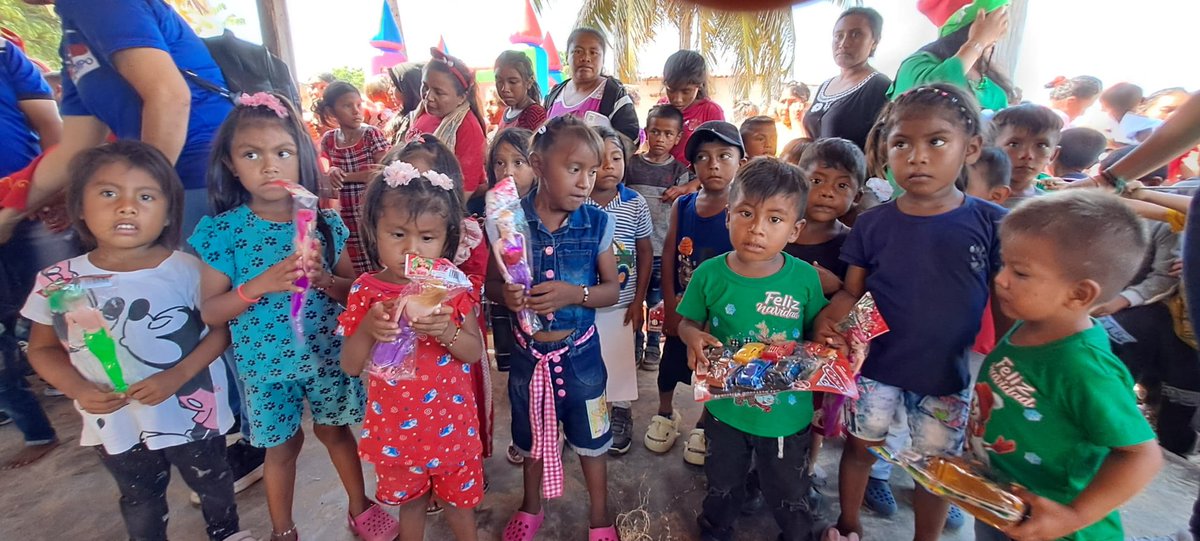 somosuntzulia's tweet photo. #20Dic | Un Nuevo Tiempo Zulia lleva alegría y esperanza a más de mil niños en Alitasía, municipio Guajira

https://t.co/M19tZ892wv https://t.co/b7PFSJnfro
