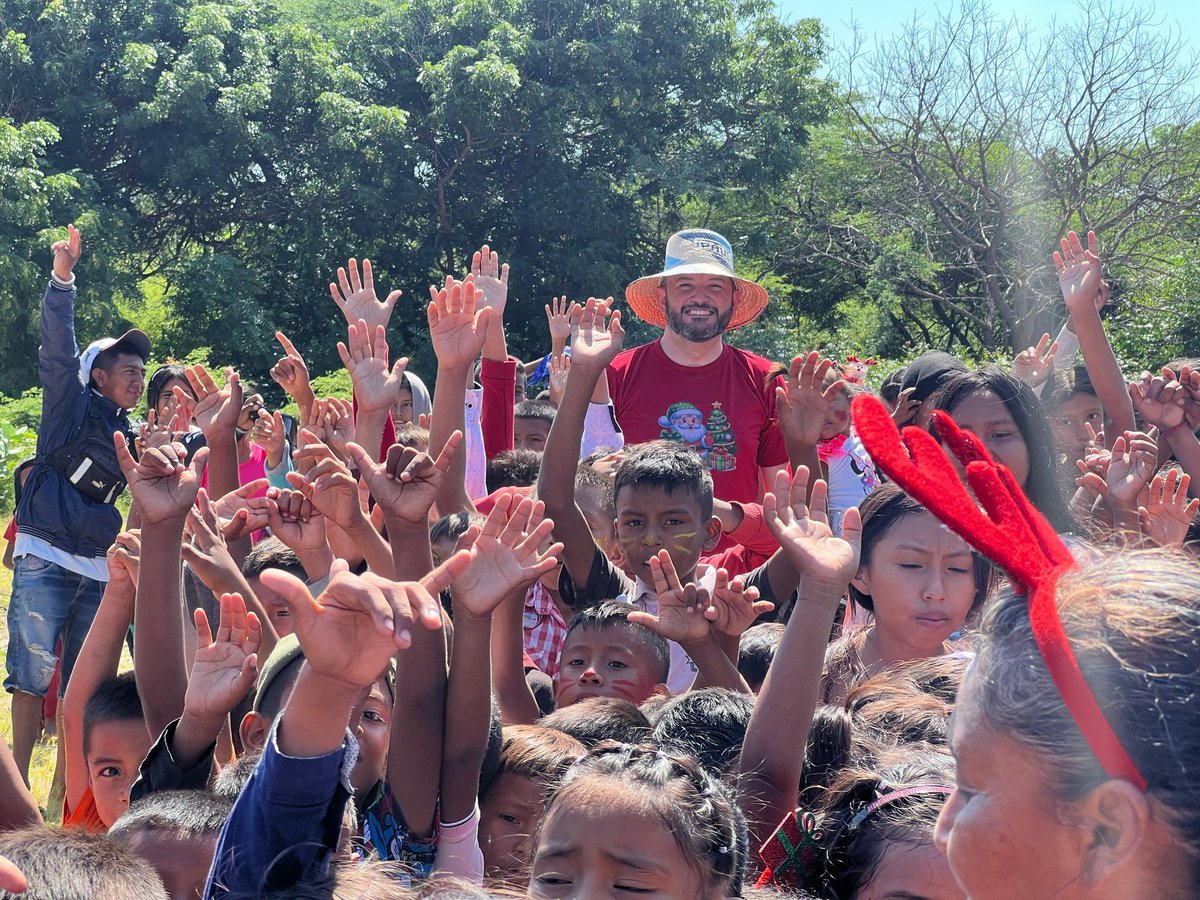 somosuntzulia's tweet photo. #20Dic | Un Nuevo Tiempo Zulia lleva alegría y esperanza a más de mil niños en Alitasía, municipio Guajira

https://t.co/M19tZ892wv https://t.co/b7PFSJnfro