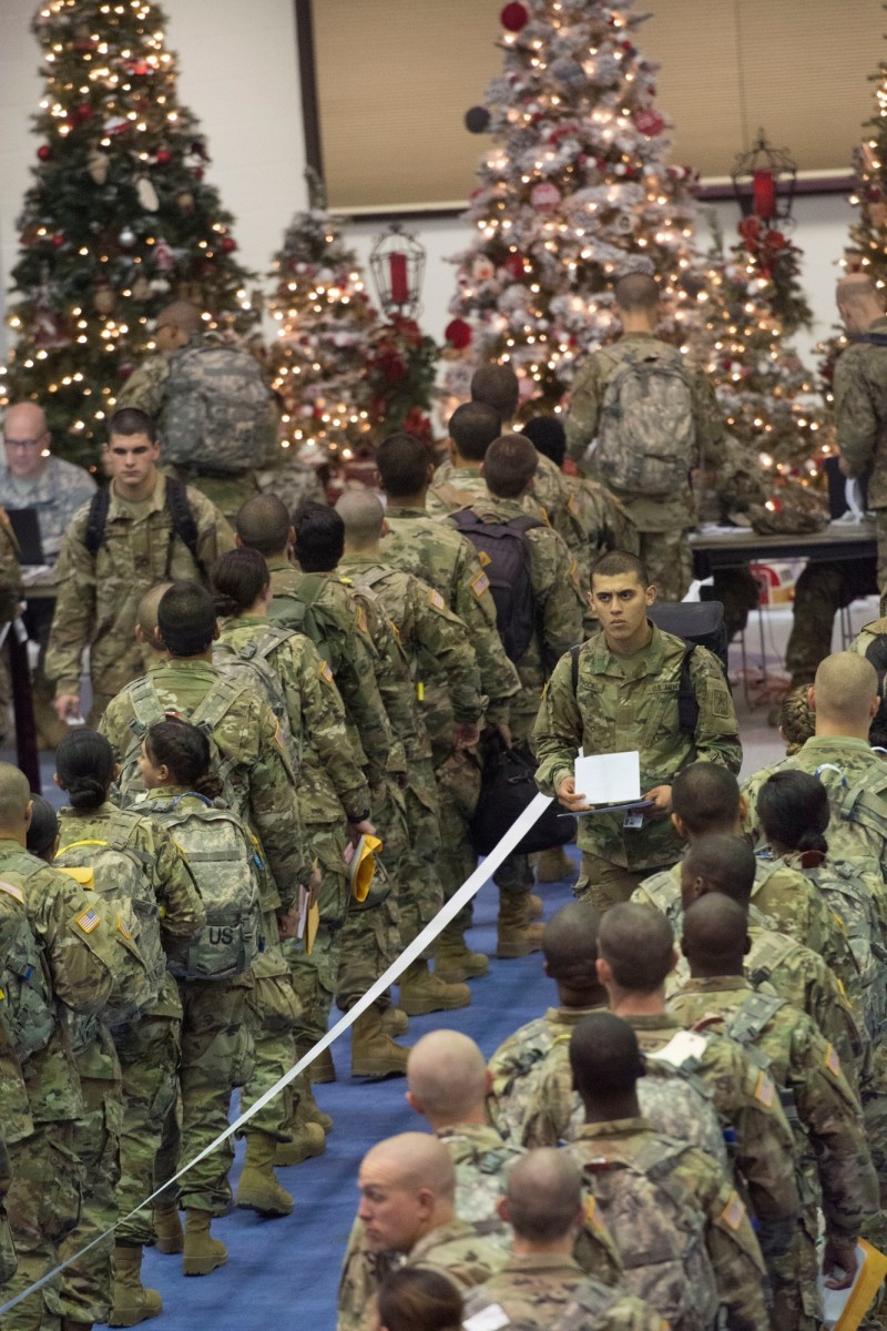 🎶 Oh, there's no place like home for the holidays. 🎄 ❄️ ☃️ 

The Army continues its holiday tradition as more than 40,000 U.S. Army Soldiers travel for their Holiday Block Leave starting today! 

Enjoy your holidays, Soldiers! 

Read more: army.mil/article/282049
