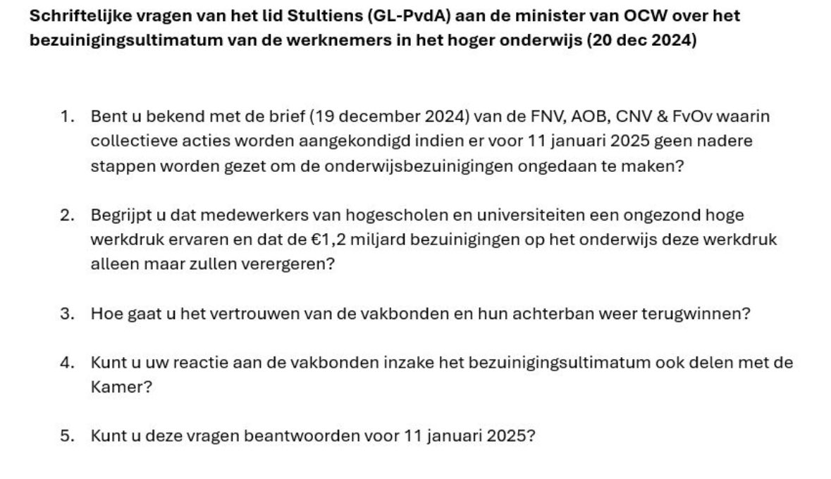 Docenten in het hoger onderwijs stellen ultimatum over de €1,2 miljard onderwijsbezuinigingen. 

De strijd tegen de bezuinigingen is pas net begonnen. 

Wij staan vierkant achter al deze hardwerkende mensen in het onderwijs &amp; blijven doorgaan tot de laatste euro van tafel is. 🟥