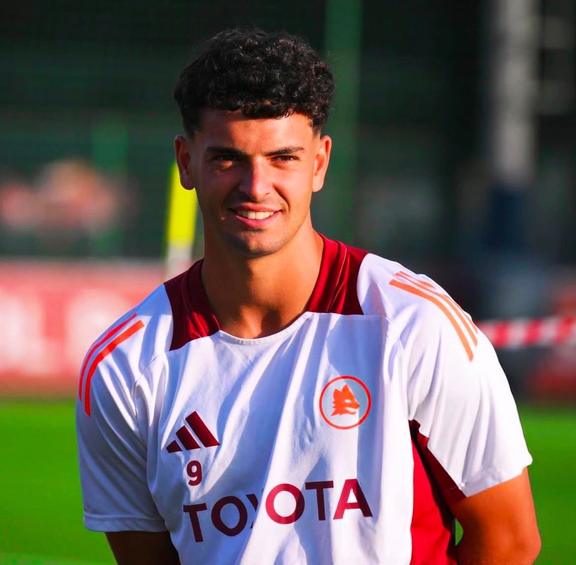 🇮🇹✨ | 𝐆𝐢𝐮𝐥𝐢𝐨 𝐌𝐢𝐬𝐢𝐭𝐚𝐧𝐨 (𝟏𝟗, 𝐒𝐓) — Last 4 Games:

▫️⚽️⚽️ vs AC Milan U20 
▫️⚽️ vs Empoli U20
▫️⚽️⚽️ vs Udinese U20 
▫️⚽️ vs Sampdoria U20

Another top talent from AS Roma 🔴🟠

A very intelligent Striker with a brilliant finishing.

One to watch closely.