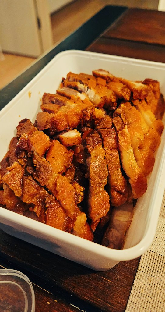 Col19821's tweet photo. Er gaat niks boven babi spek. Zalig gewoon.. 🤤😍
#fonam #porkbelly https://t.co/SQcedYnMqa