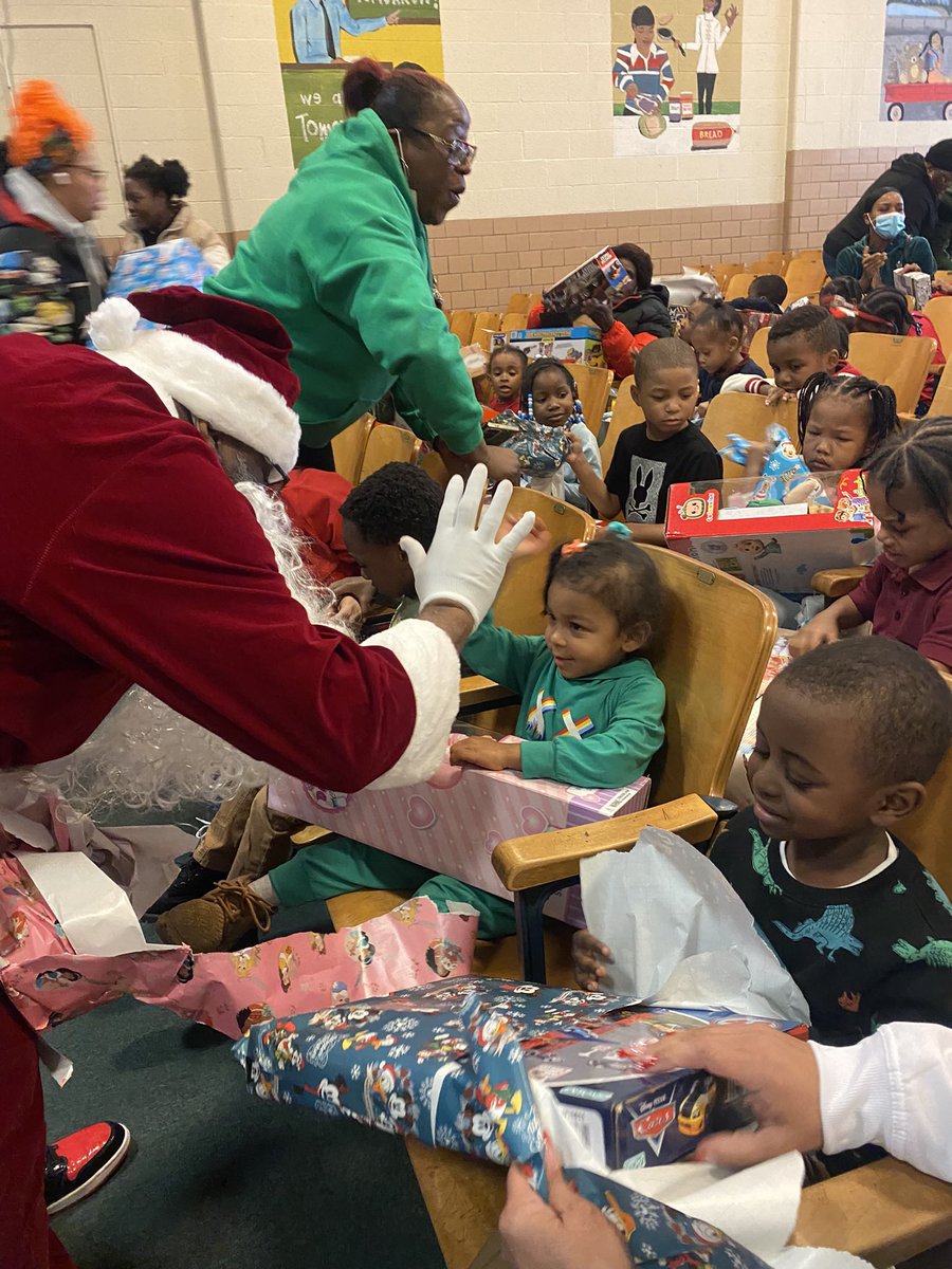 PrincipalQNG's tweet photo. Coppin Academy High School Spreads Holiday Cheer to Edgewood Elementary with Annual Toy Drive. https://t.co/S8xDgFhq2l