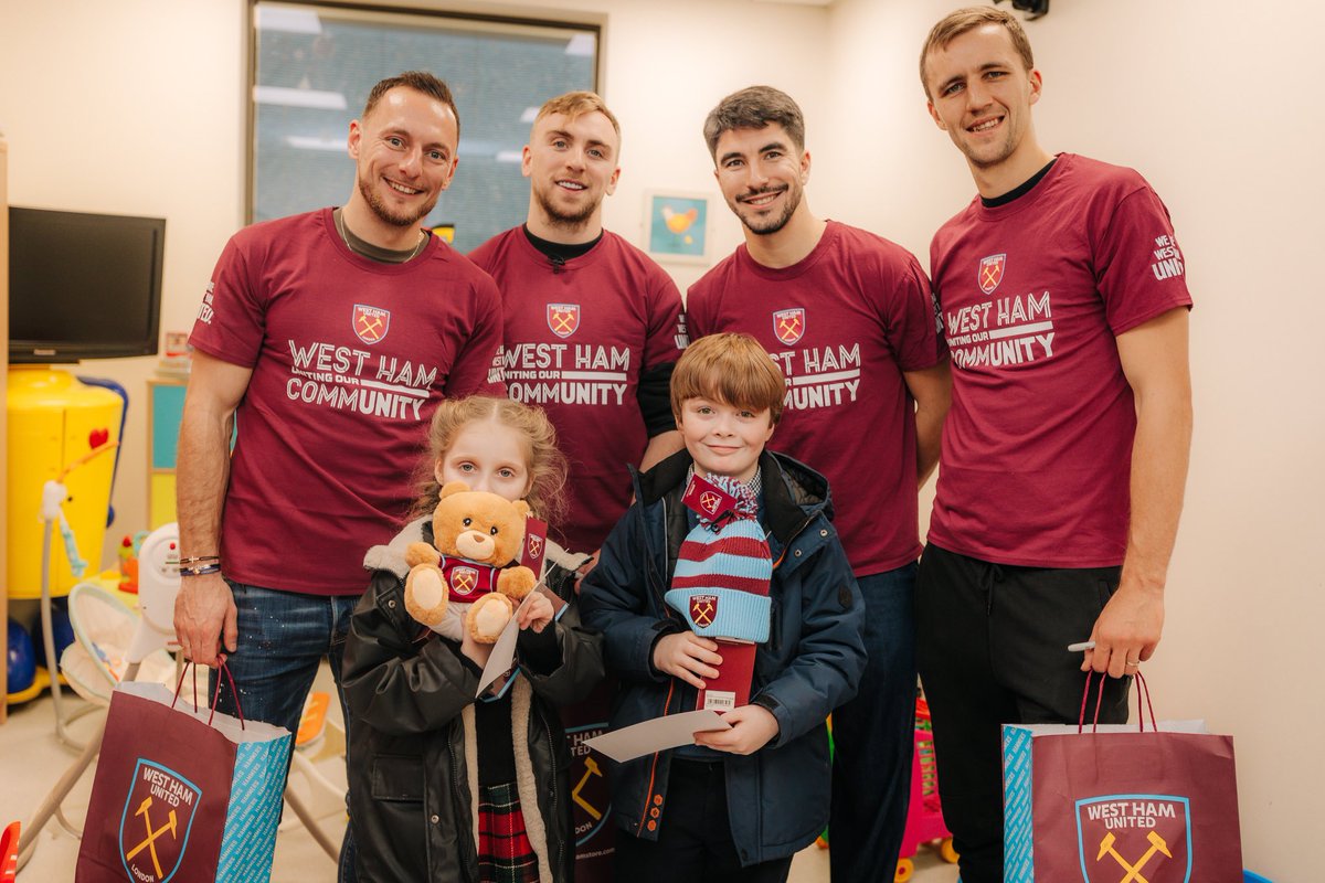 WestHam_Central's tweet photo. This week:

Danny Ings, Andy Irving, Aaron Cresswell and Max Kilman visited Queens.

Alphonse Areola, Niclas Füllkrug and Konstantinos Mavropanos visited King George Hospital.

Vlad Coufal, Captain Jarrod Bowen, Carlos Soler and Tomas Soucek visited an unknown hospital.

❤️ https://t.co/ToxBBoXnBg