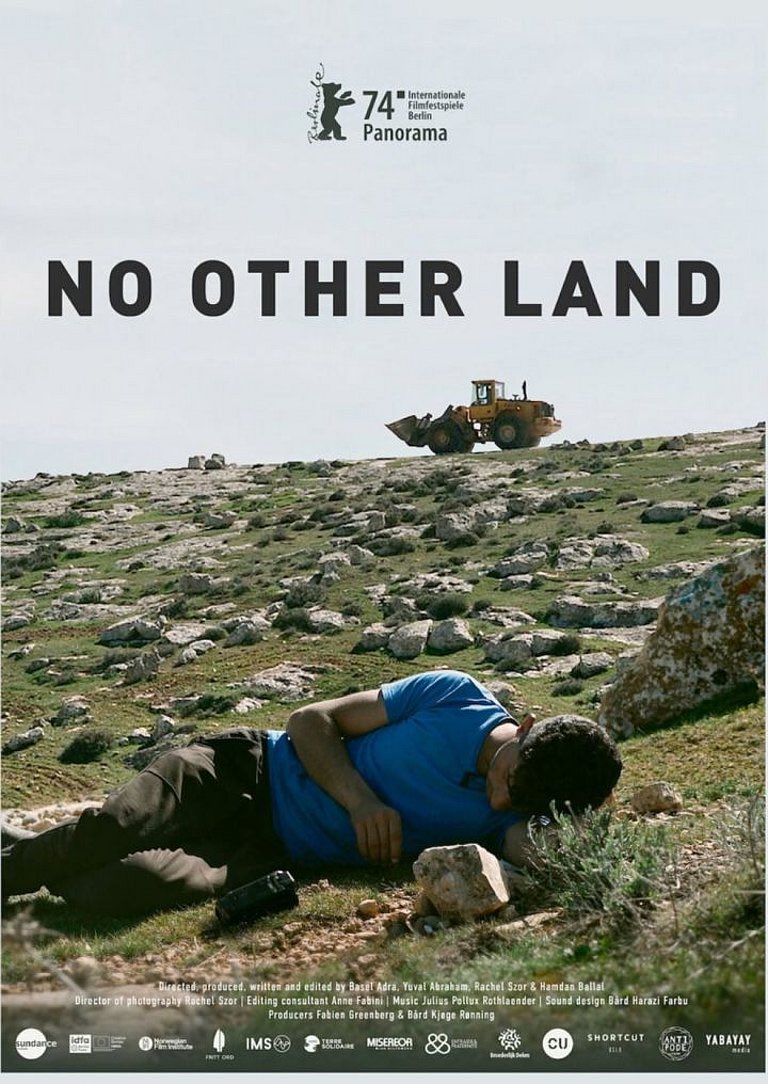 No Other Land

: 우리는 어디에서 사는가, 라는 기본적인 질문이 우리는 어디에서 살고싶은가, 그리고 어디에서 살아가야하는가, 라고 확장되는 다큐멘터리 영화. 팔레스타인에서 어떤 일이 일어나는지 알고싶으면, 아니 현재 이 시대를 살아가는 사람이라면 이 영화를 봐야할 책임이 있다.