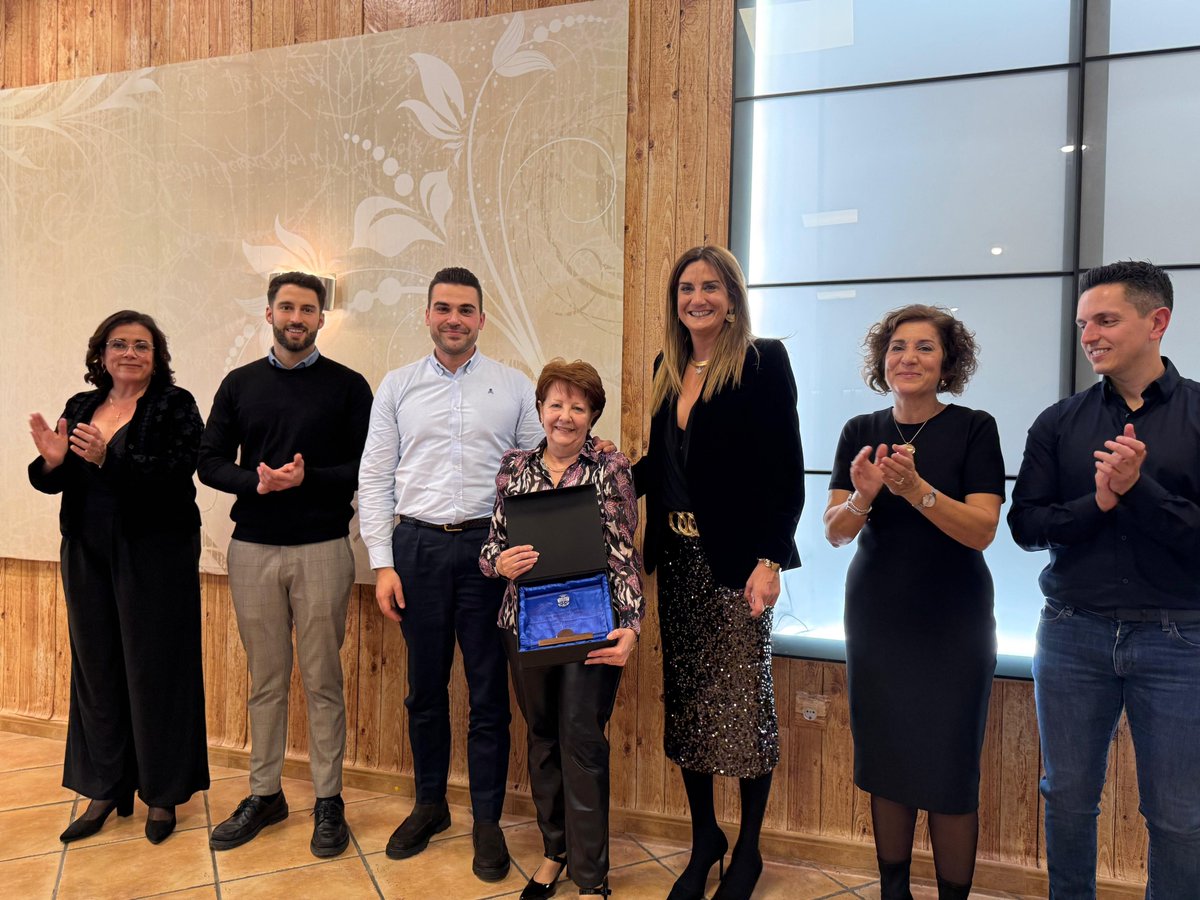 👏🏼 El Ayuntamiento de Archena rinde homenaje  a los trabajadores que se jubilan este año.

💬 <a href="/Patriciaflopez/">Patricia Fernández</a> los felicita por su dedicación y esfuerzo en estos años al servicio de todos los archeneros y archeneras. “Este reconocimiento es un símbolo de nuestra gratitud, siempre
