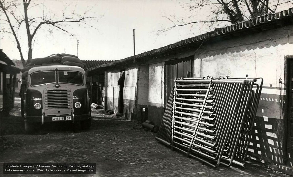 Tercera y última entrega del álbum de la colección de Miguel Ángel Páez, con reportaje de Foto Arenas en marzo de 1956 en El Perchel, zona de calle Don Íñigo y Huerta de Antón, donde el recinto industrial de la antigua tonelería Franquelo, luego Cerveza Victoria, lugar que hoy...