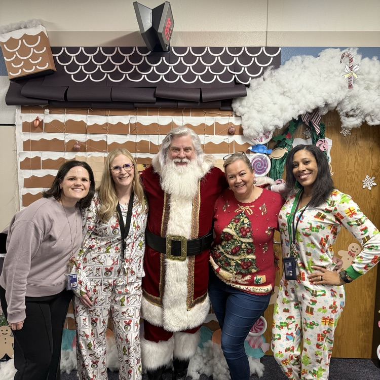EvansPanthers's tweet photo. 🎅🎄 Evans has been so amazing this year, Santa made a special stop not once, but TWICE! Thanks for making this season so magical, Evans family! https://t.co/zhvzEVFlhi