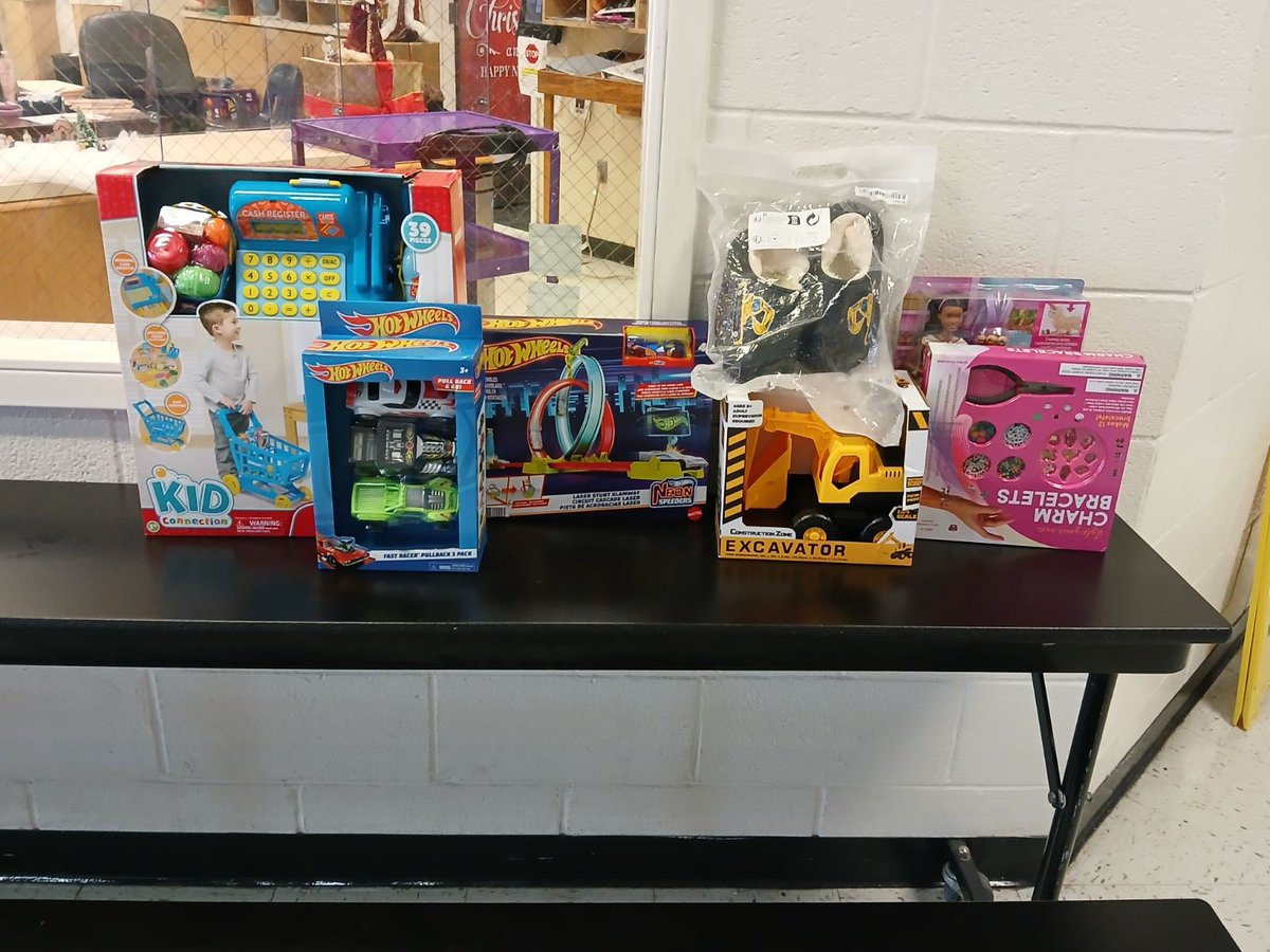 Dallas Carter High School (@dwcarterhs) on Twitter photo Bringing joy to small smiling faces!!! The David W. Carter High School CTE Program brought joy to two students at Ronald McNair Elementary, Principal Mrs. Bell, in Dallas ISD. We would like to thank <a href="/Chapman32/">Derek Chapman</a>, Mr. Garrett, Brandon Lewis. Bringing joy to small smiling faces!!! The David W. Carter High School CTE Program brought joy to two students at Ronald McNair Elementary, Principal Mrs. Bell, in Dallas ISD. We would like to thank <a href="/Chapman32/">Derek Chapman</a>, Mr. Garrett, Brandon Lewis.