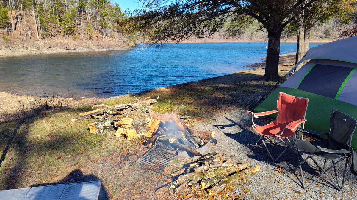 MsMindGuerilla's tweet image. A very productive morning. Gathered wood and spring water, saw gorgeous overlook and waterfall. No matter how hard life gets, keep going 🫂🕯️