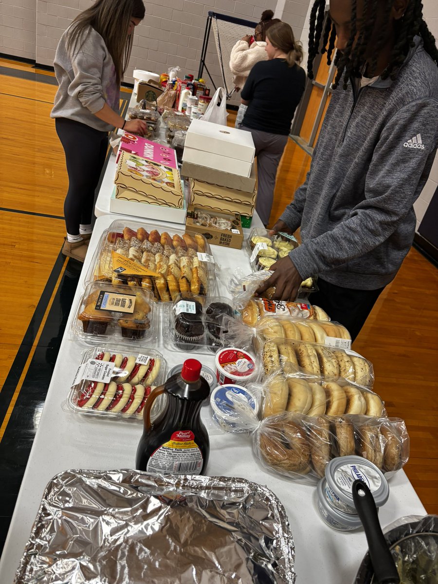 RHSLadyWolvesVBall tweet media