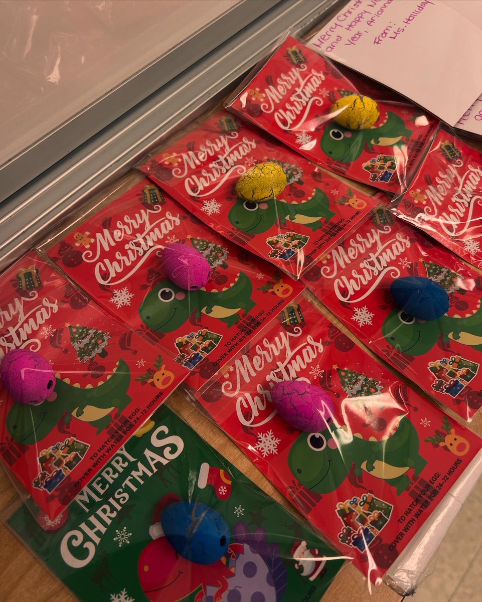 Ms. Halliday 🍎 tweet media