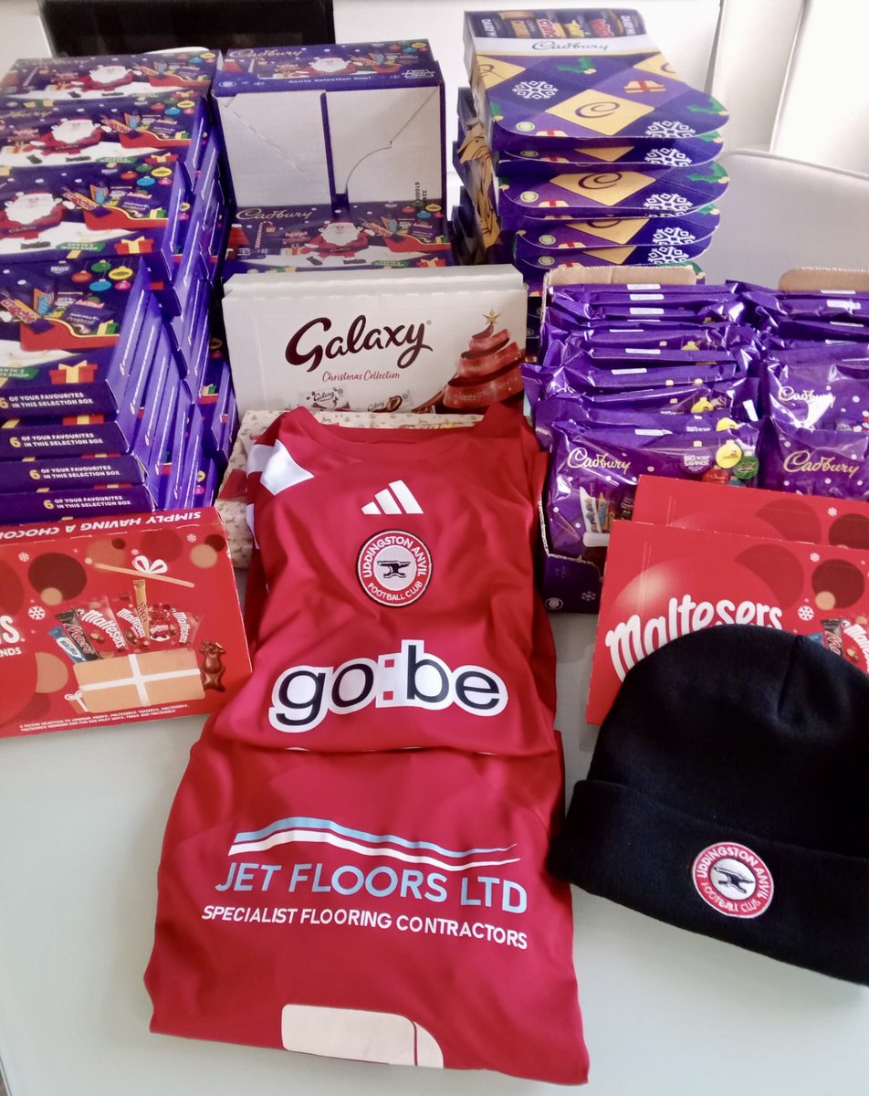 UddingstonAnvil's tweet photo. The players &amp; committee pulled together again to continue our tradition of supporting the ViewCare Project at Christmas. We were able to help them out with a donation of selection boxes and cash. Please support the incredible work they do if you can. https://t.co/C1kHKbSeND