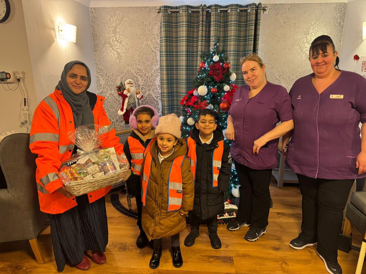 olivemanchester's tweet image. We shared joy and compassion this  #WinterGiftProgramme by creating hampers for our local residential care homes #KindnessMatters #Community #WeAreStar