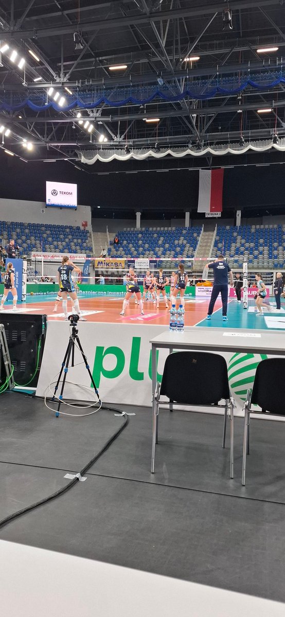RysioRicardo's tweet photo. Sport to życie, sport to tlen. Oglądamy, kibicujemy. #RADPOL #TauronLiga https://t.co/qU7nMjmaY0