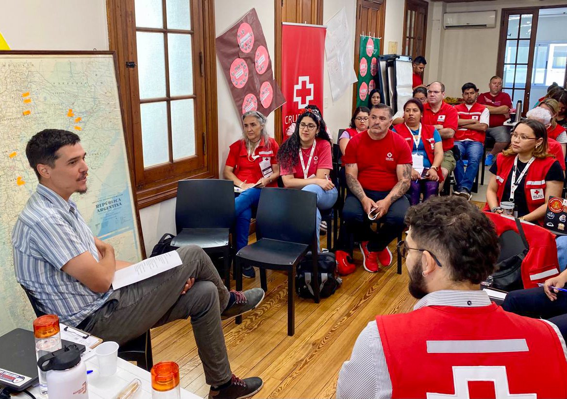 ¡Seguimos sumando promotores/as de la #AcciónAnticipatoria en Argentina! 🙌🏻

Más de 30 representantes de 16 filiales y sede central de <a href="/CruzRojaArg/">CruzRojaArgentina</a> participaron en el curso que fortalece capacidades para la #anticipación ante desastres en el país 🇦🇷

El <a href="/SMN_Argentina/">SMN Argentina</a> y