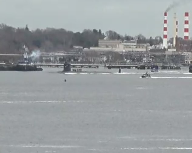 WarshipCam's tweet photo. USS Virginia (SSN 774) Virginia-class Block I attack submarine coming into Groton, Connecticut - December 20, 2024 #ussvirginia #ssn774

SRC: webcam https://t.co/4Hldokf7l7