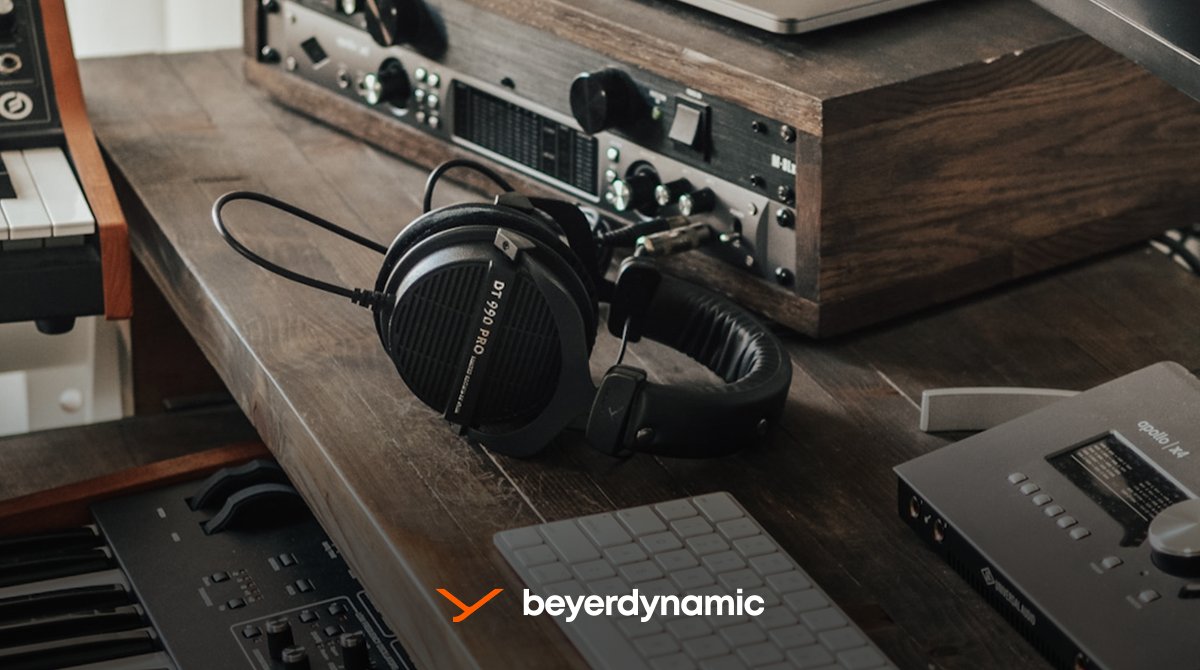 The DT 990 PRO Black Edition studio headphones offer spaciousness, transparent sound, and high comfort, making them ideal for mixing, mastering, and editing in your studio session. Get to know more about it: fcld.ly/dt990problacke… 🎧🔥 #beyerdynamic
