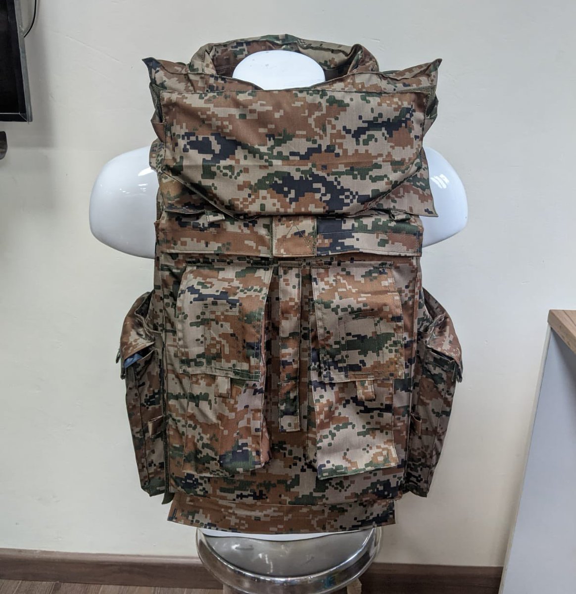 NewsIADN's tweet image. #DRDO has signed ToT agreements of Light Weight Bullet Resistant Jacket (ABHED-Advanced Ballistic High Energy Defeat) with #MIDHANI (Rohtak), #SMPP (Delhi) &amp;amp; #MKU (Kanpur).