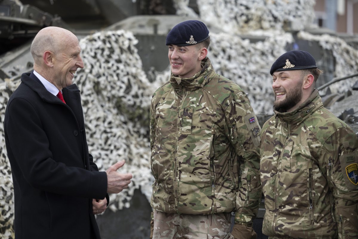 British soldiers serving on NATO’s front line in Estonia were served Christmas dinner by the Defence Secretary this week. 🎄
 
Like thousands of British personnel around the world, they are sacrificing time with family and friends to keep us safe over #Christmas. 🇬🇧