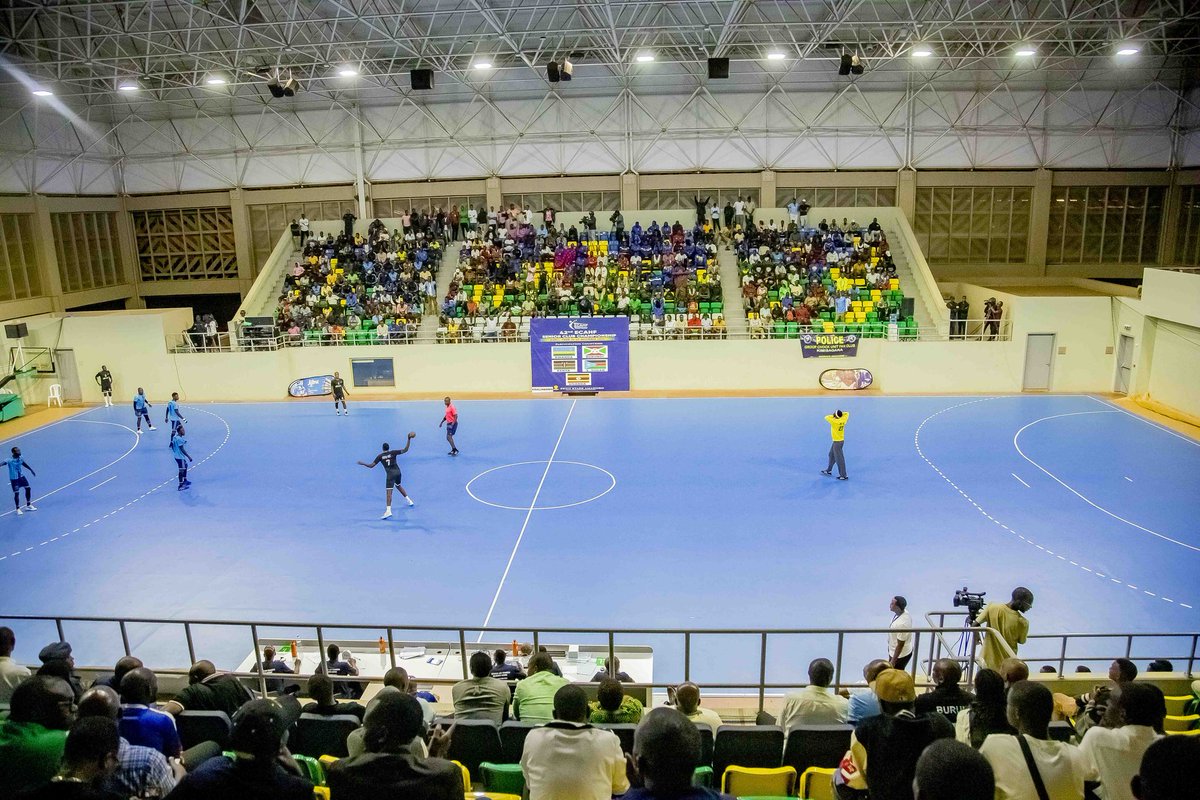 ecahfhandball's tweet photo. FT

 APR HC 🇷🇼 23-25 🇷🇼 POLICE HC

Final: NCPB 🇰🇪 VS 🇷🇼 POLICE HC

#ECAHFHANDBALL https://t.co/dSCfVJMLGN